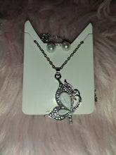 Load image into Gallery viewer, Butterfly Necklace
