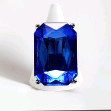 Load image into Gallery viewer, Emerald Stretch Ring

